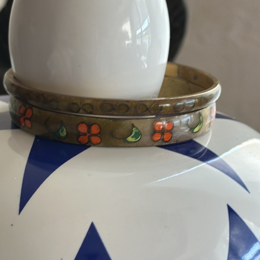 Pair if beautiful vintage bangle bracelets brass and enamel orange and green - Picture 10 of 14